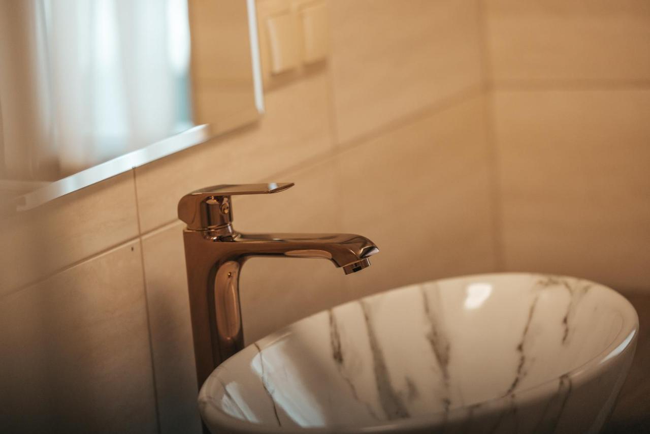 Apartamenty Grand Tatry - Sauna I Jacuzzi Wliczone W Cene Pobytu - 10 Minut Pieszo Od Term Bania Białka Esterno foto